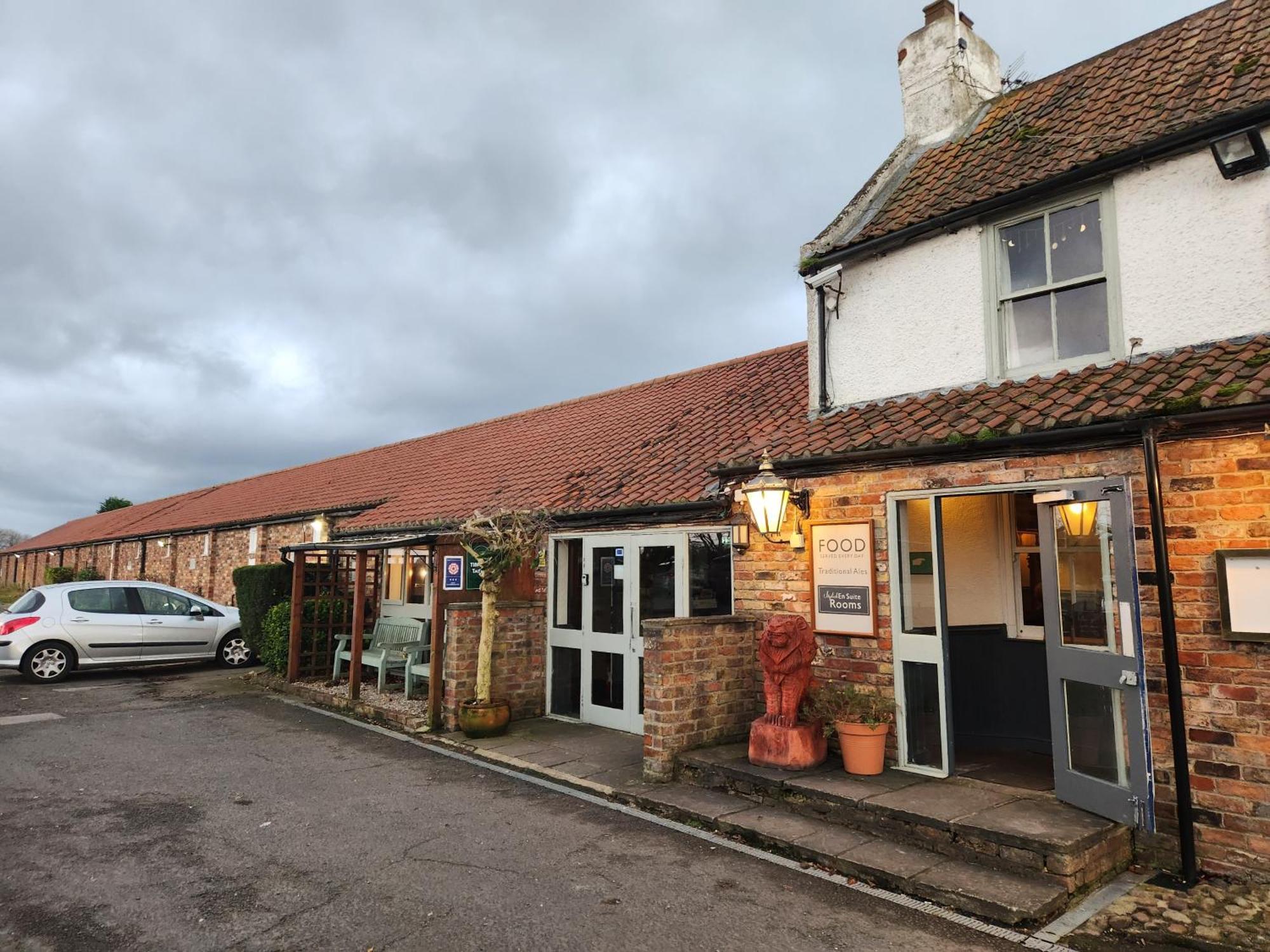 Red Lion Inn & Motel York Exteriör bild