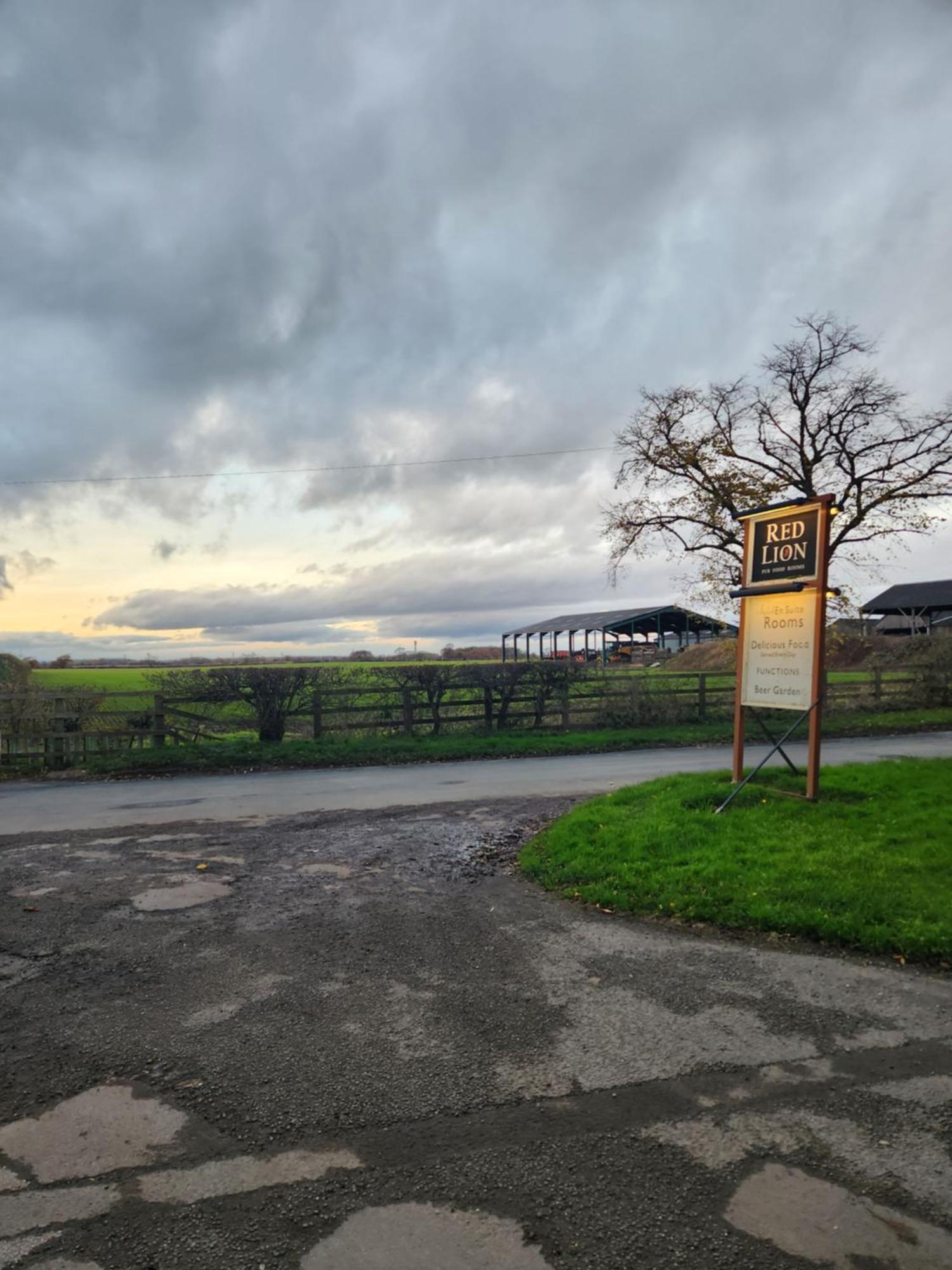 Red Lion Inn & Motel York Exteriör bild